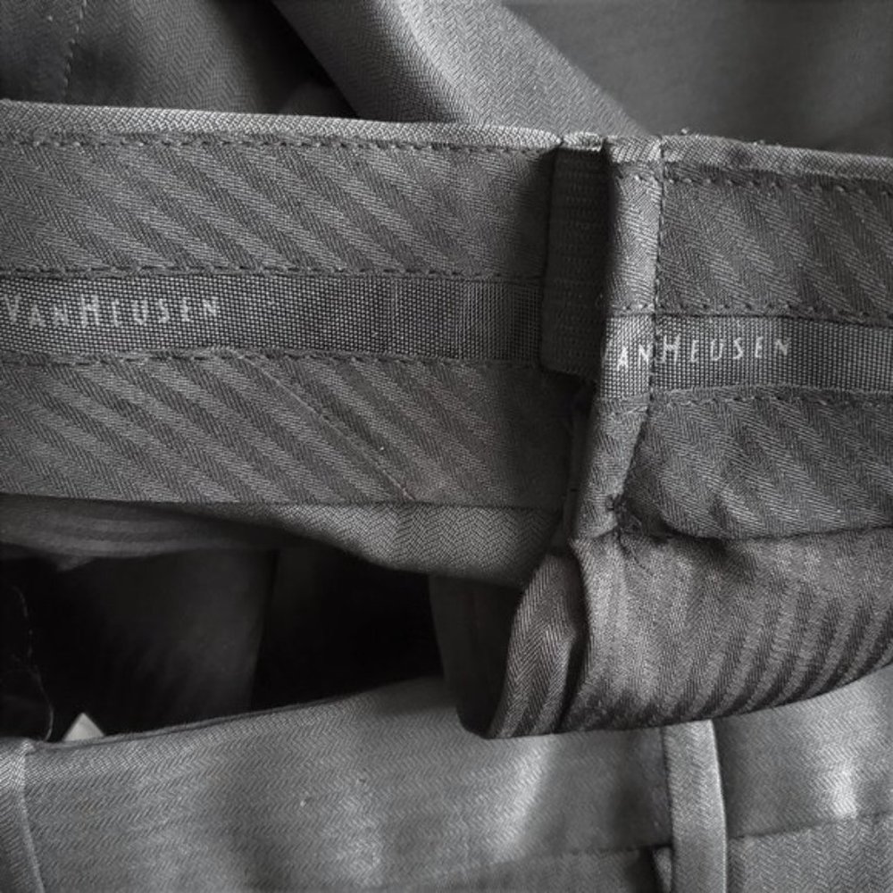 Van Heusen Men's Size 40/32 Dress Pants - Picture 5 of 6